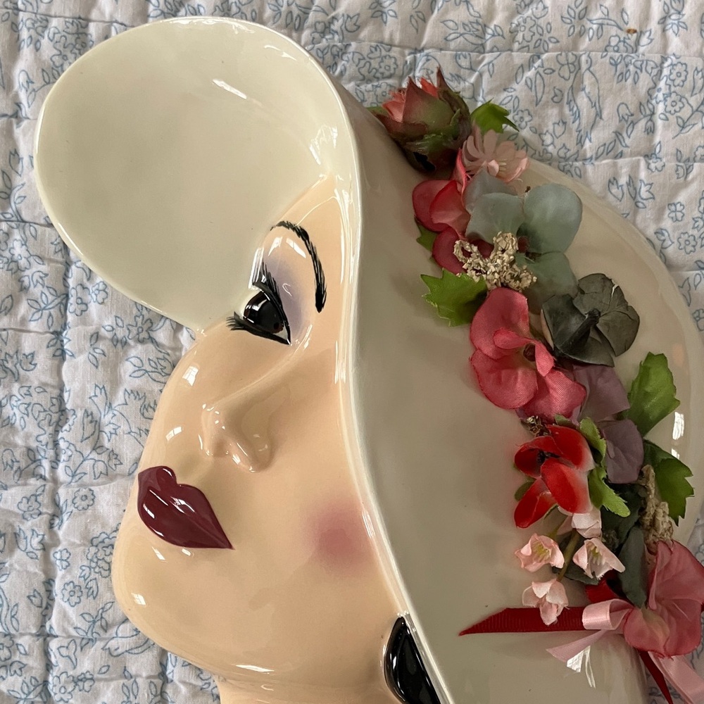 Vintage 11” lady head with hat flowers and necklace ceramic 3D wall art EUC - Picture 3 of 10